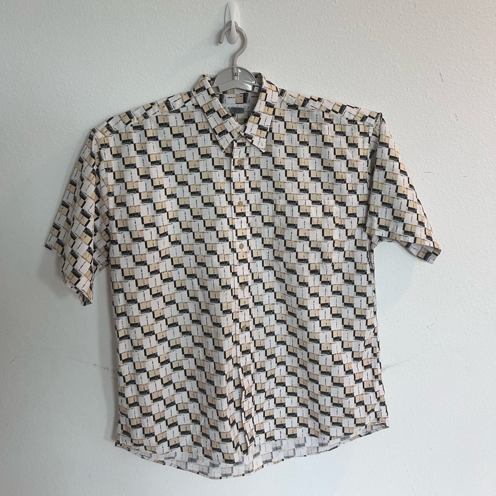 Tribute Men’s Short Sleeve Botton Down Shirt
Size L